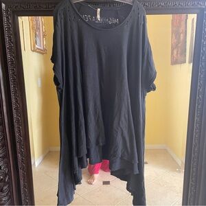 💗💗Magnolia Pearl Asymmetrical Jett Tee in Black